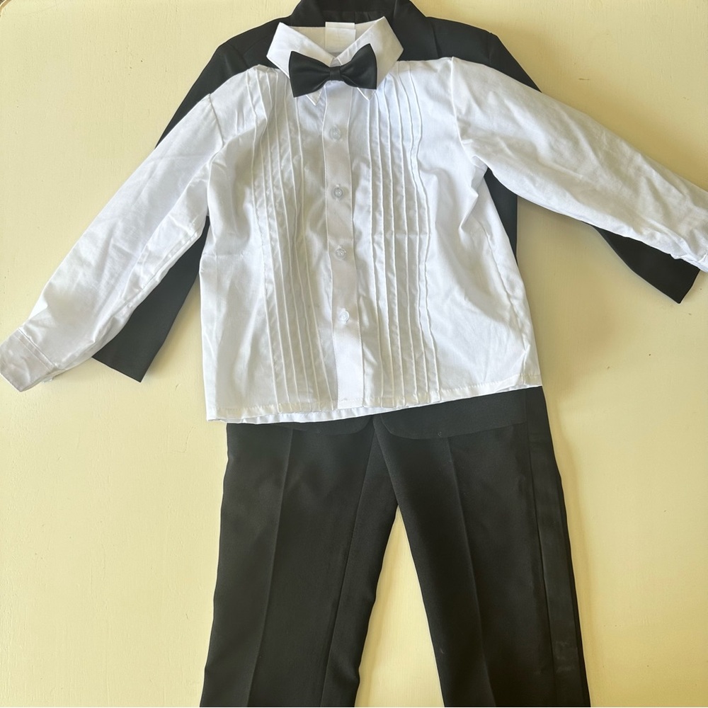 Men’s Warehouse Toddler Tuxedo Size 4 - Picture 3 of 12